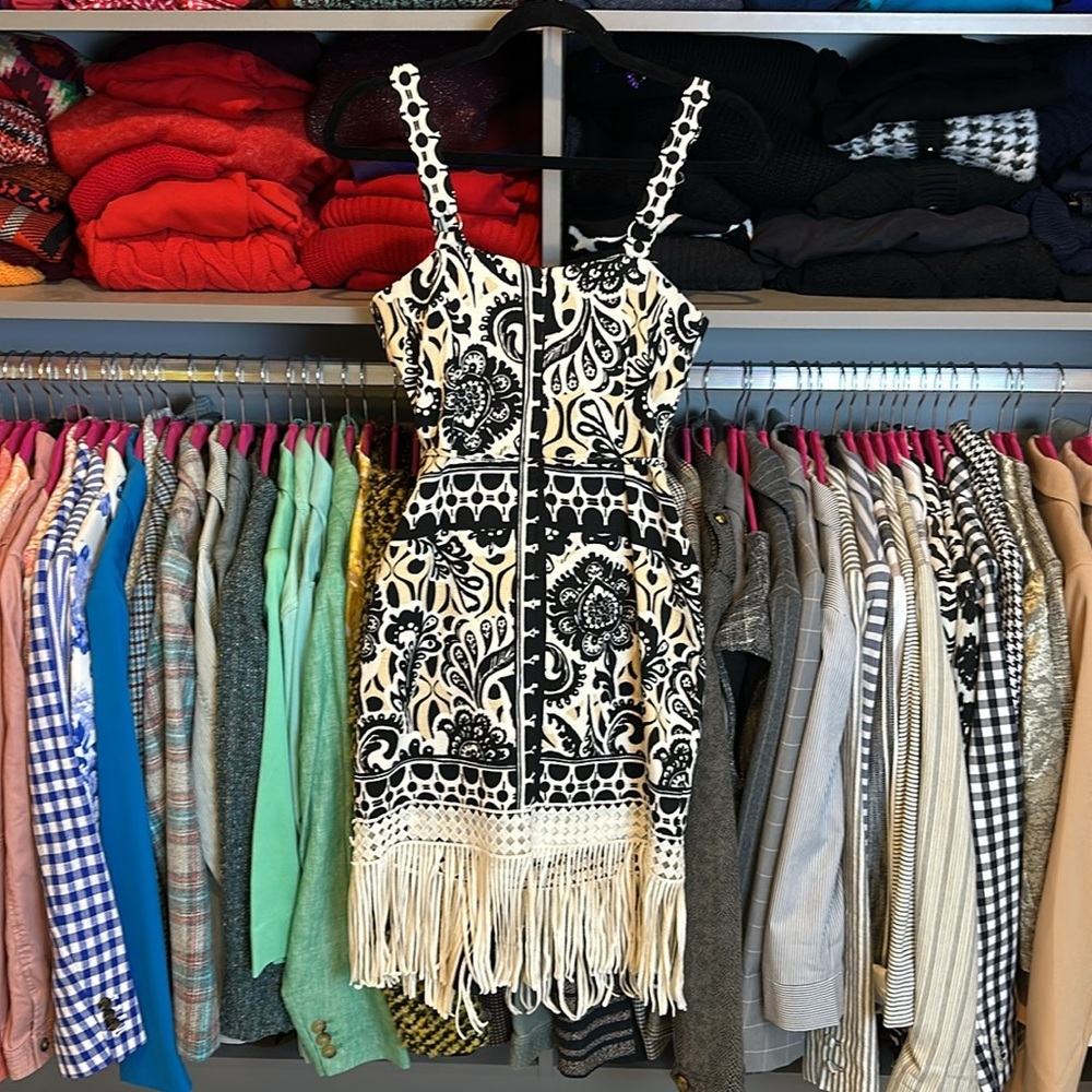 Tahari black/white/cream print adjustable strap belted front hem dress size 2 - Picture 3 of 3